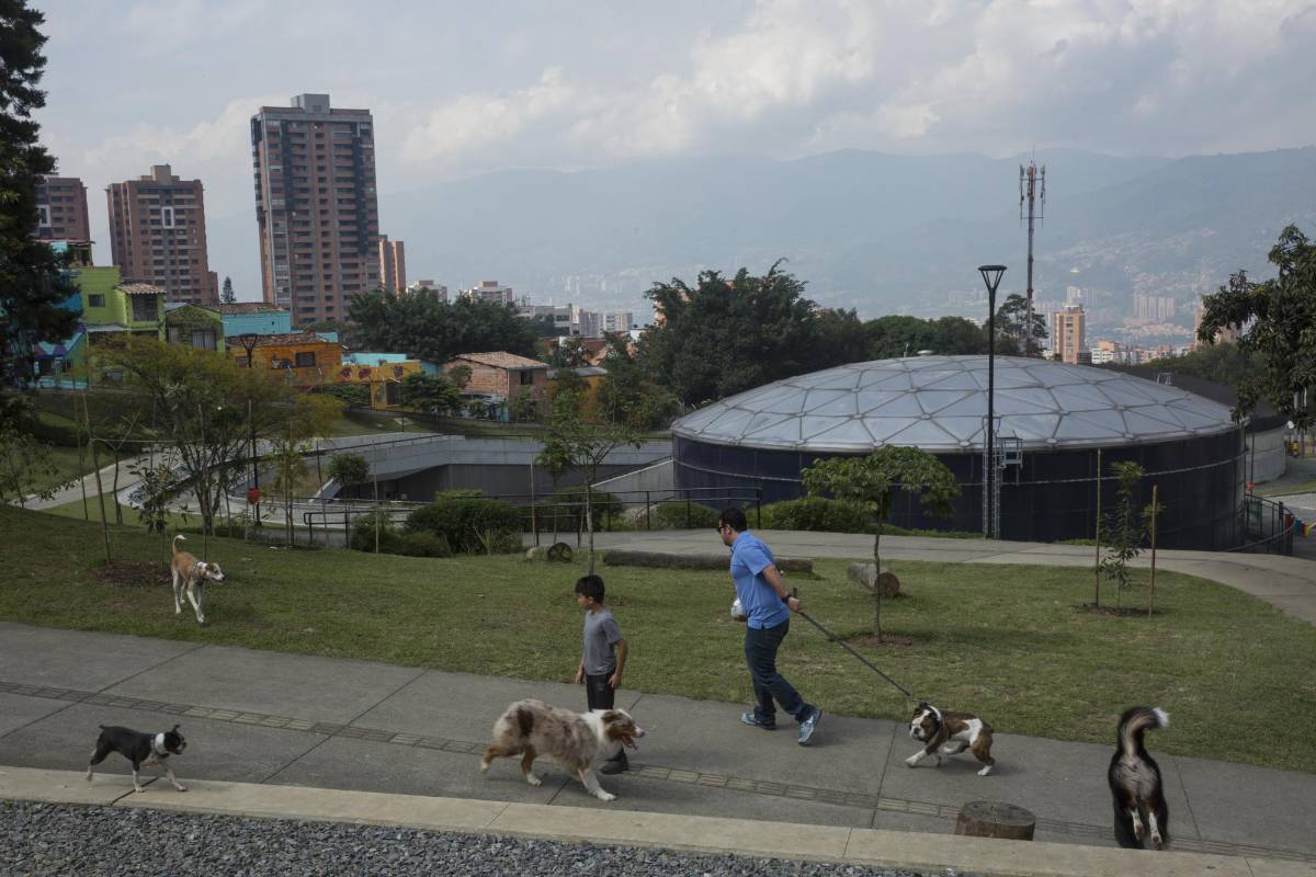 La Ilusión Verde cuenta con una biblioteca, un jardín de buen comienzo, y mucho espacio público para uno de los sectores más urgidos de zonas verdes de la Ciudad. Foto: Edwin Bustamante