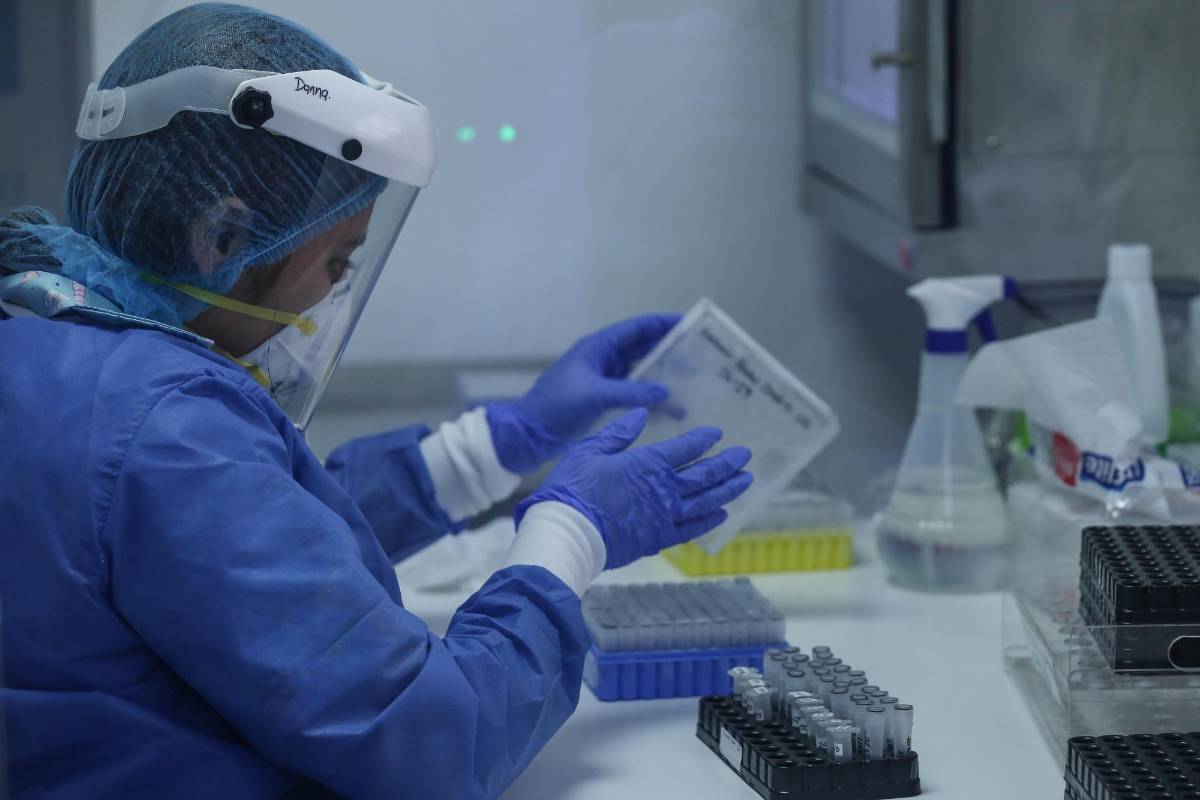 En el Instituto Distrital de Ciencia, Biotecnología e Innovación en Salud (IDCBIS) se llevan a cabo los estudios del uso de plasma de convalecientes para el tratamiento de pacientes con covid-19. FOTO COLPRESA