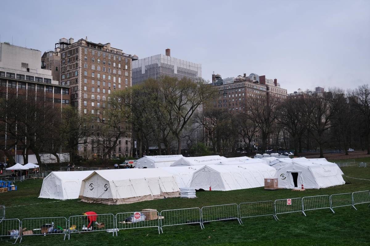 También se prepara para abrir otra más en los próximos días en la gigante catedral St. John the Divine en el noroeste de Manhattan, que podrá recibir a al menos 200 pacientes de la covid-19, así como en el estadio que acoge cada año el US Open de tenis en Flushing Meadows, Queens. Foto: AFP