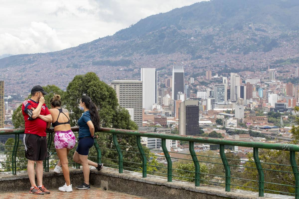 El lugar ahora se puede visitar todos los días desde las 5:00 a.m. hasta las 11:00 p.m, por el momento se pueden realizar actividades turísticas, deportivas y ambientales, aún no se habilitan los parqueaderos. Foto: Edwin Bustamante.