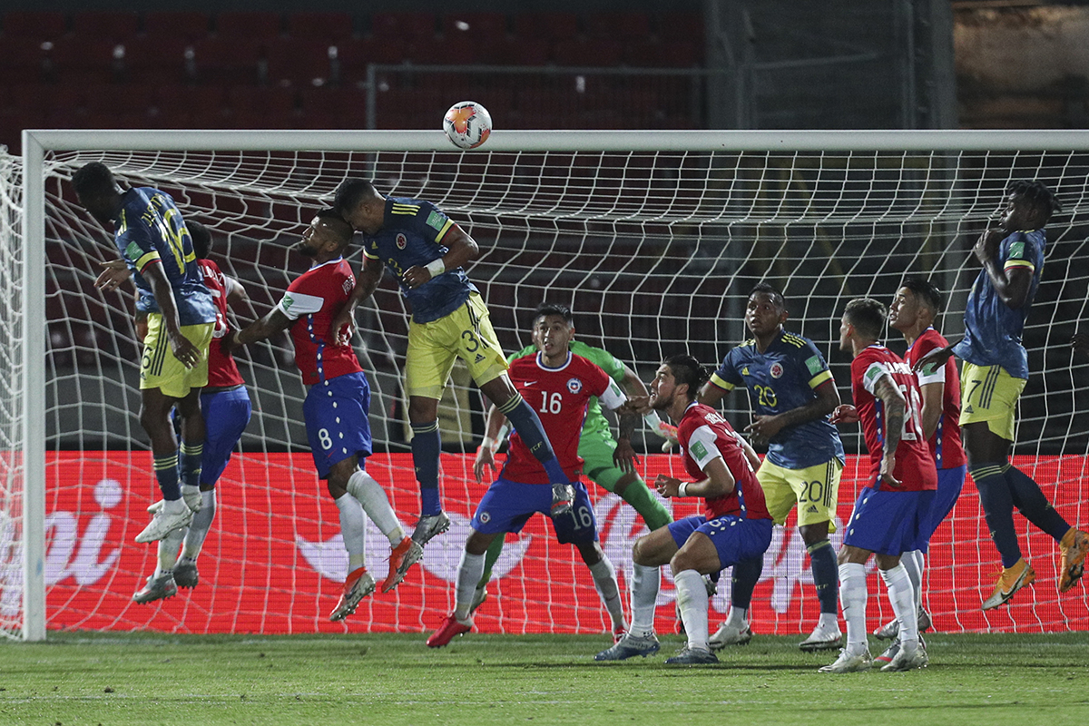 Colombia se volcó al ataque en busca del empate que al final pudo conseguir al final del partido. Foto AFP