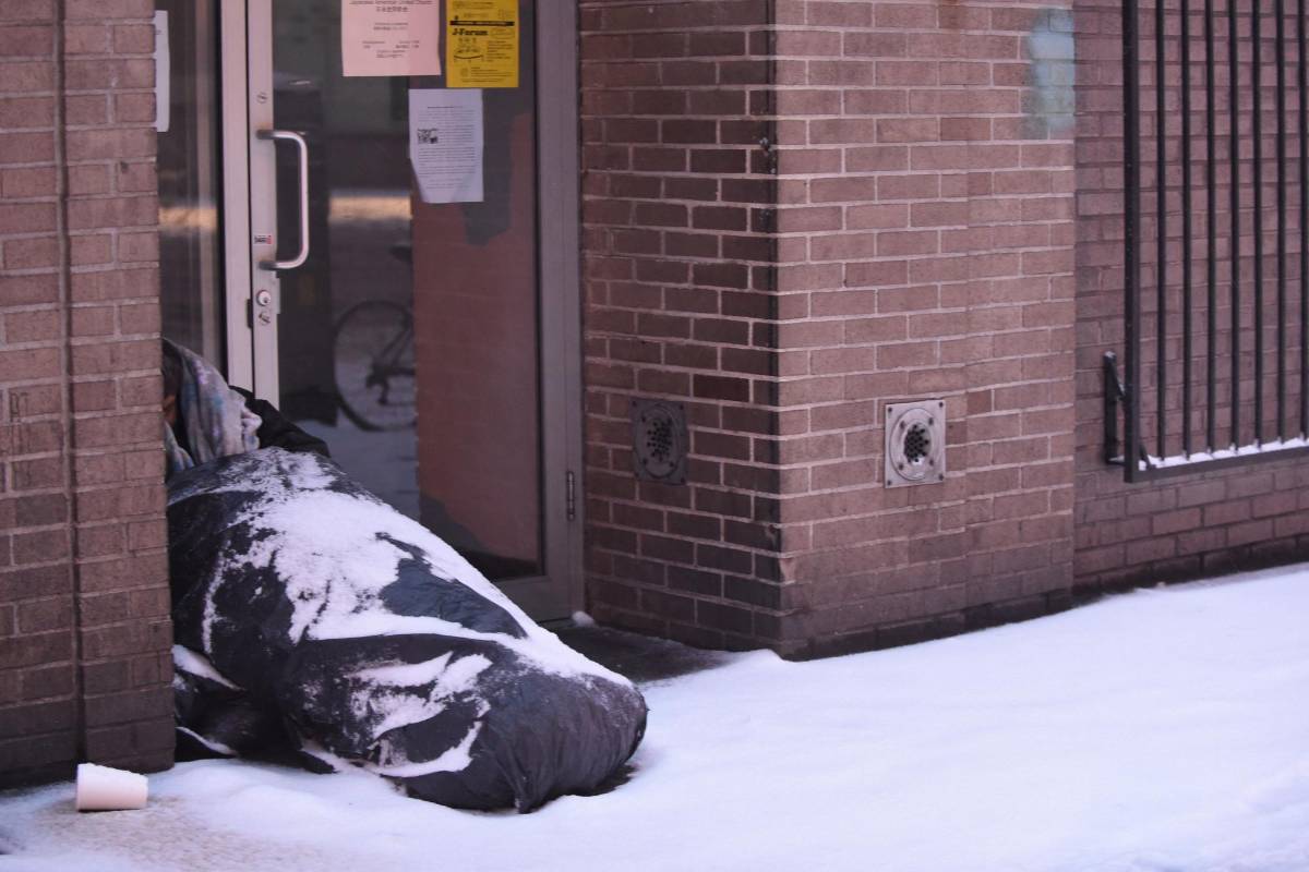 En la estación Penn Station de Nueva York, todos los trenes a Albany, la capital del estado, y a Boston fueron cancelados. (Nueva York) FOTO AFP