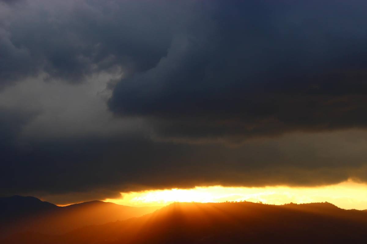 Atardeceres registrados en Medellín entre julio de 2014 y febrero de 2015. FOTO Darío Morales