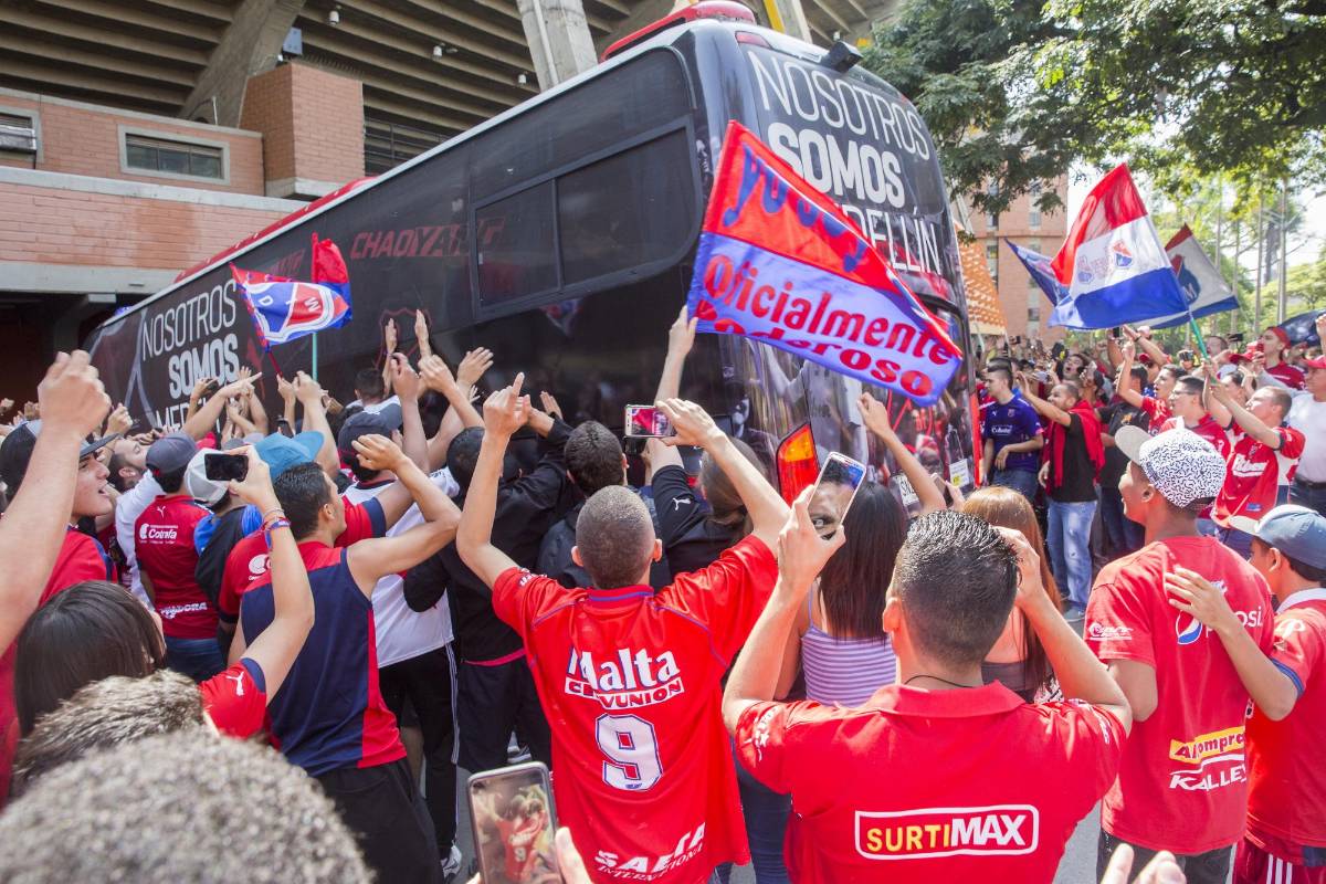 Medellín entrenó en el Atanasio y en la tarde viajaba a Ibagué para el duelo de vuelta ante Tolima. FOTO EDWIN BUSTAMANTE
