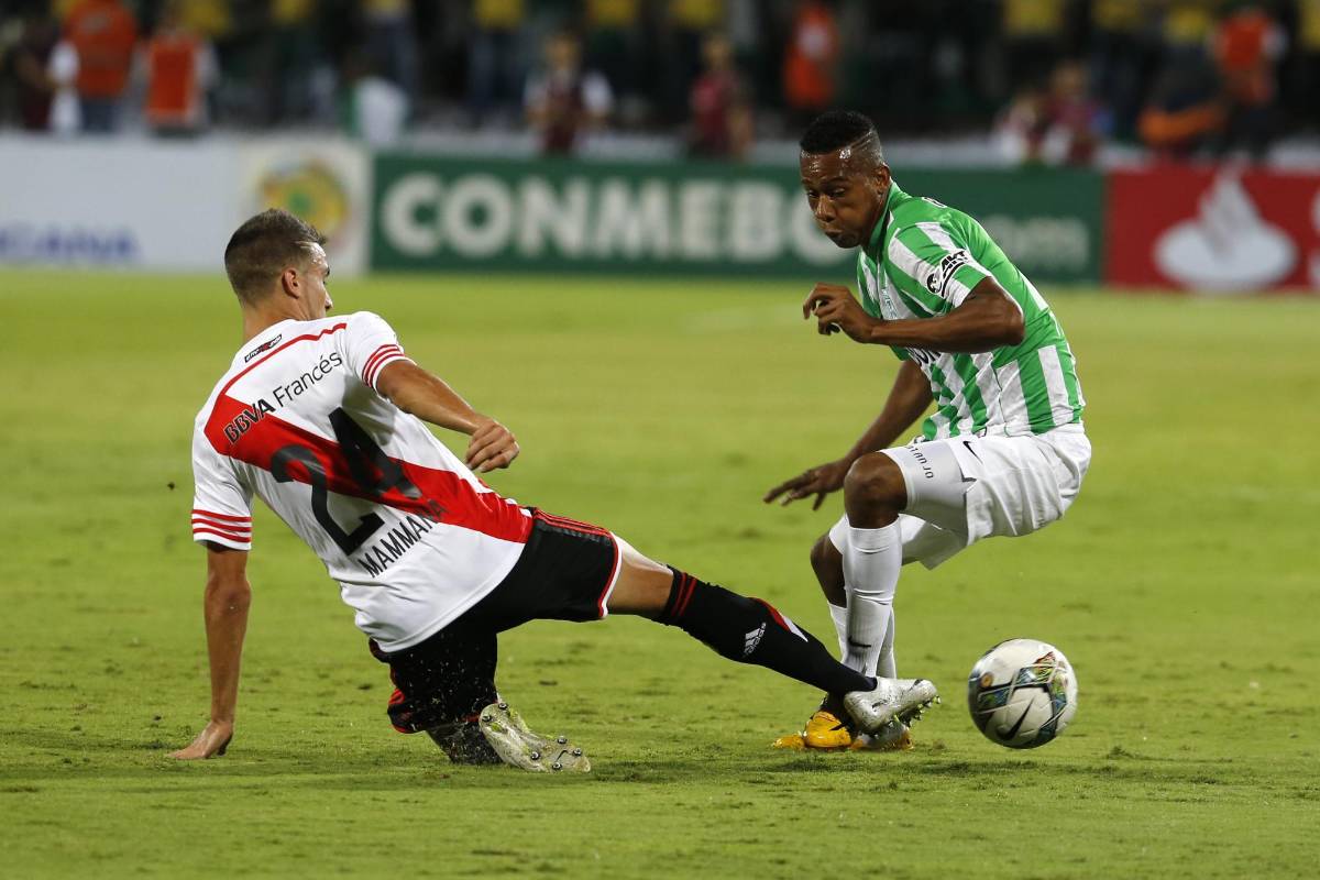 Jonathan Copete fue un constante dolor de cabeza para el lateral juvenil Emanuel Mammana. FOTO JUAN ANTONIO SÁNCHEZ