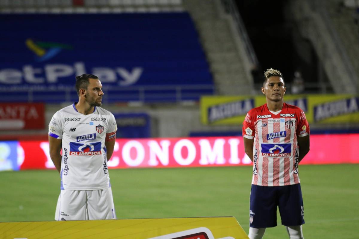 Después de 184 días sin competición, a ambos equipos se les vio, por diferentes pasajes del partido, faltos de agilidad. América de Cali dio un paso importante para consagrarse campeón de la Superliga, al vencer este martes, como visitante, 1-2 al Junior en el primer duelo de la final del certamen. Foto: Dimayor