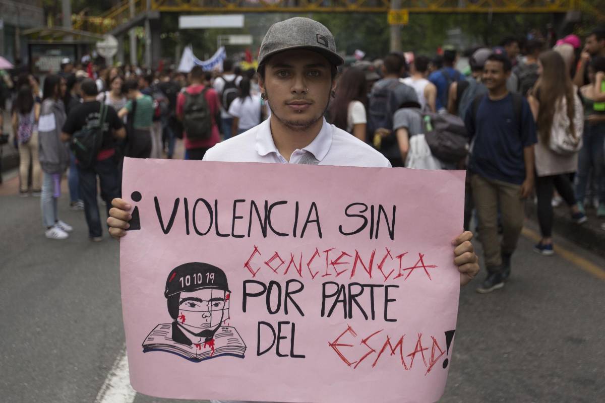 La movilización partió del Parque de los Deseos al mediodía. FOTO EDWIN BUSTAMANTE