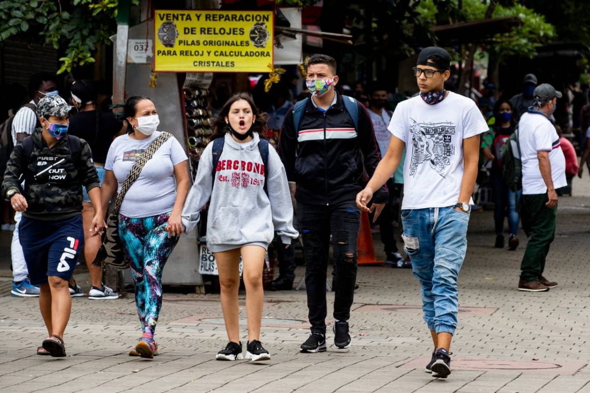 Con el aislamiento obligatorio de 10 de los barrios de los 19 que tiene la candelaria, comenzara la cuarentena selectivas de las comunas de Medellín. FOTO JAIME PÉREZ