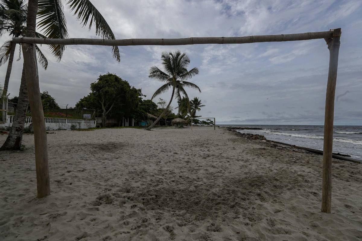 Las Medidas de bioseguridad para volver al mar, implicaran un cambio de mentalidad en la forma de vacacionar con el fin de garantizar el cuidado para evitar contagios de covid . Foto: Manuel Saldarriaga Quintero.