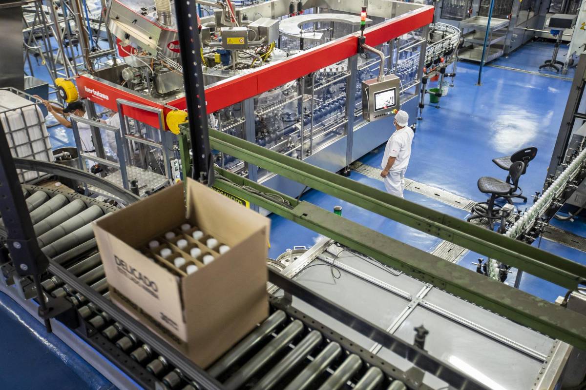 A la fecha se han entregado 137.520 botellas, entre las cuales se incluyen 80 mil entregadas en todo el país. FOTO: Carlos Velásquez