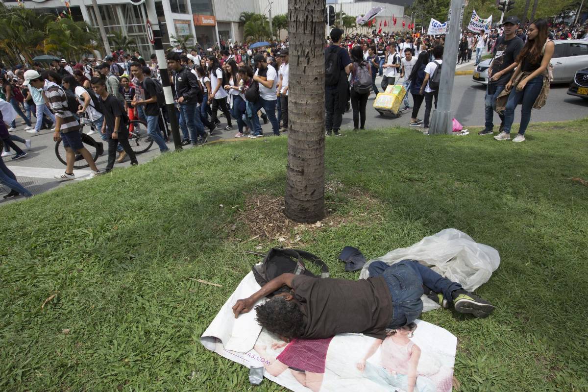 Los estudiantes marchan, además, “contra la corrupción”. FOTO EDWIN BUSTAMANTE