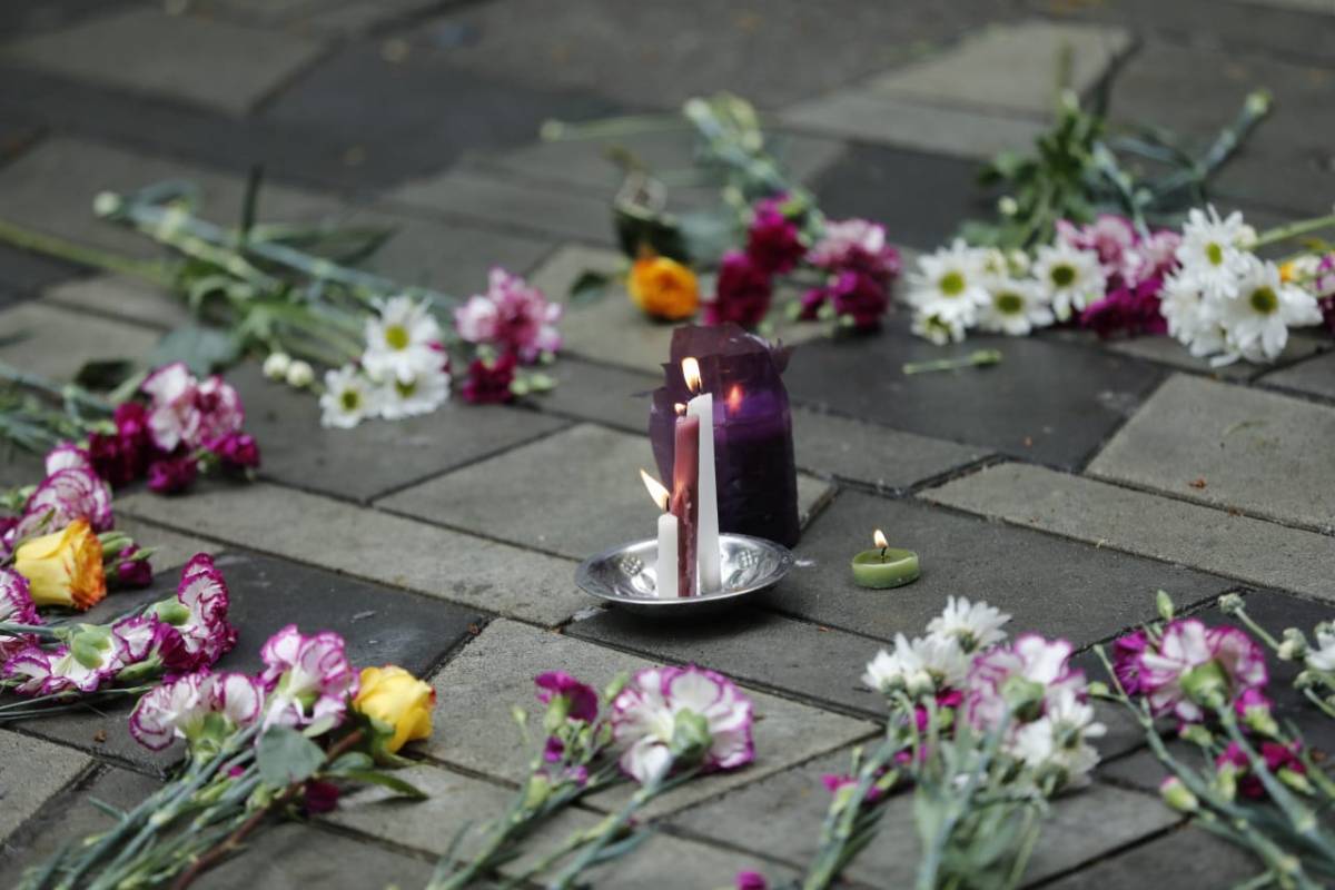 Varias personas rindieron un homenaje a la memoria de Daniela Quiñones y se manifestaron ante el caso de Luz Leidy Vanegas, quien ajusta seis meses desaparecida. FOTO CAMILO SUÁREZ