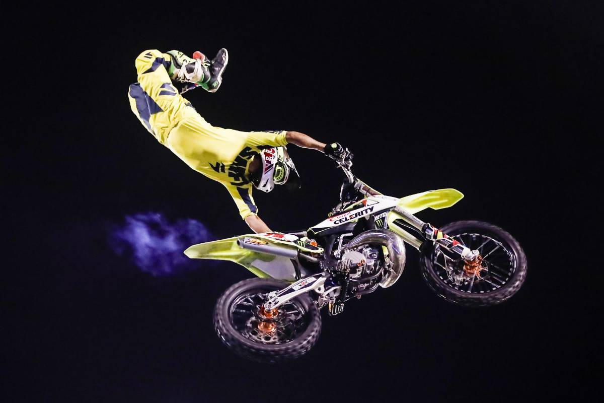 Se presentaron los mejores exponentes de expresiones deportivas como freestyle motocrós. Fotos: Jaime Pérez.