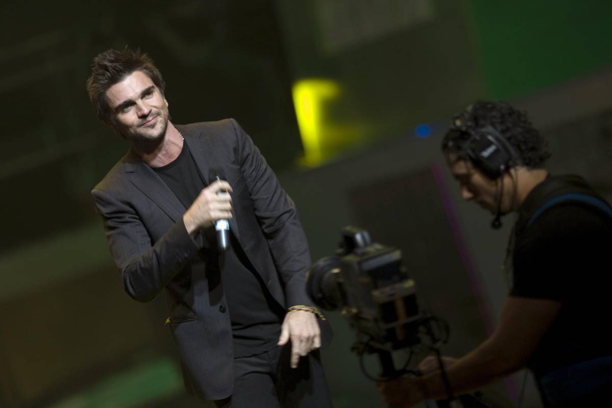 3. Marzo de 2008. El artista se presenta en República Dominica para los Premios Casandra de ese país. FOTO: AP.