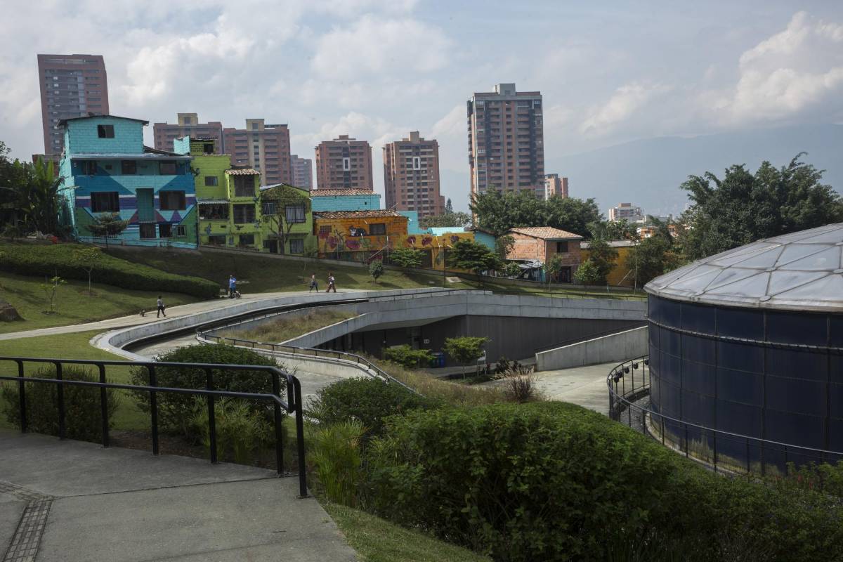.La Ilusión Verde cuenta con una biblioteca, un jardín de buen comienzo, y mucho espacio público para uno de los sectores más urgidos de zonas verdes de la Ciudad. Foto: Edwin Bustamante.