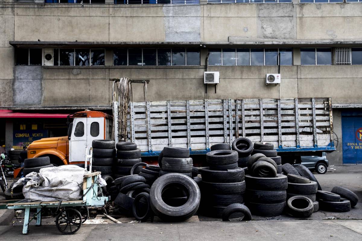 Actualmente encontrar quien resida en el barrio es difícil, pues las familias terminaron por vender sus casas para continuar la vida en otras zonas de Medellín. FOTO: SANTIAGO MESA.