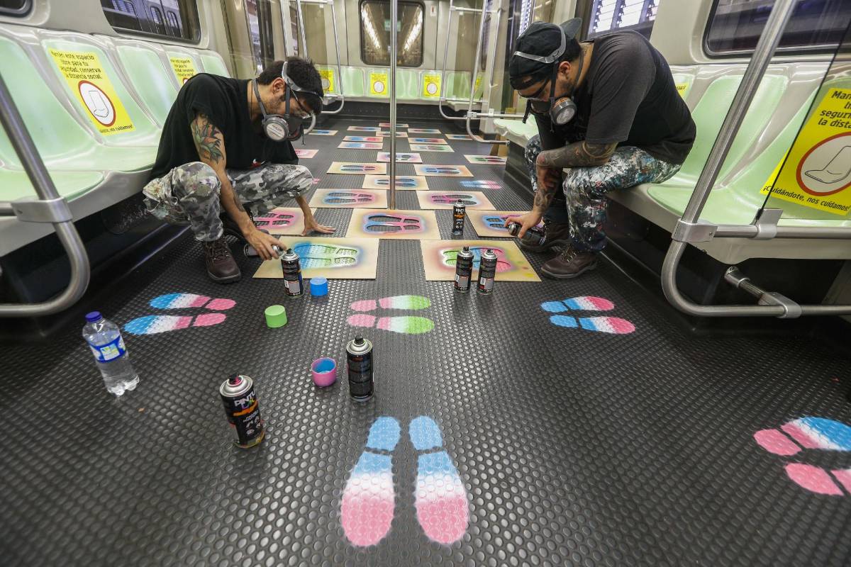 El trabajo artístico comenzó a realizar el sábado 2 de mayo cuando se hizo la prueba piloto con dos unidades de trenes, seis coches en total. Foto Manuel Saldarriaga 