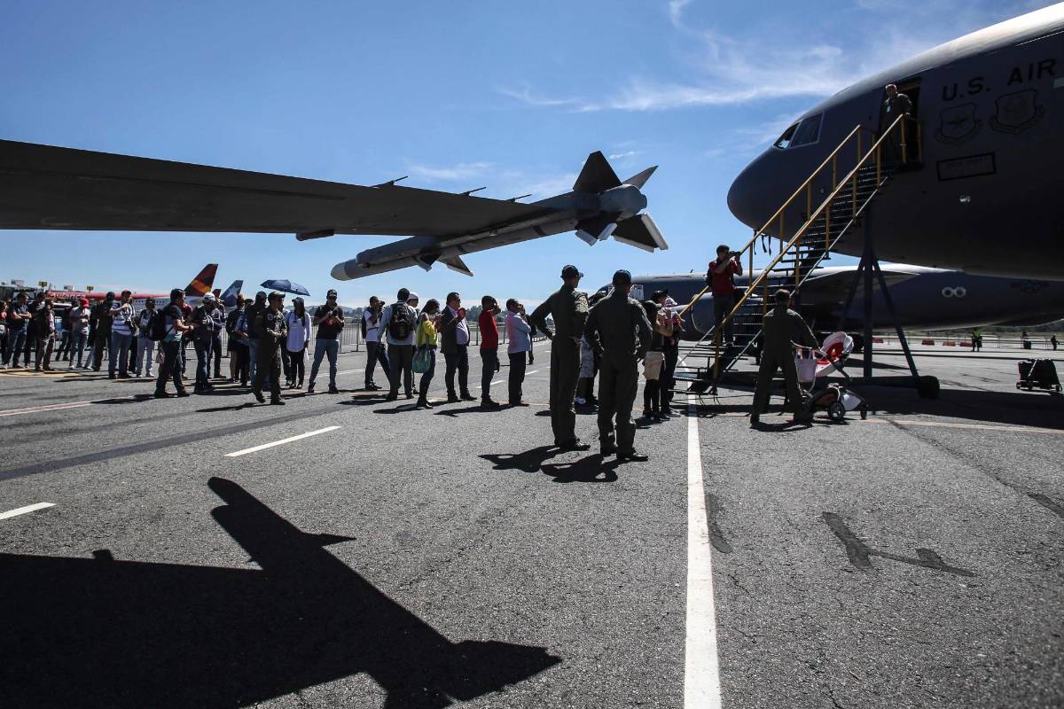 Entre los más de 200 expositores de América, Asia y Europa llegaron empresas que ofrecen servicios y productos en torno al sector aeronáutico y de defensa. FOTO AFP