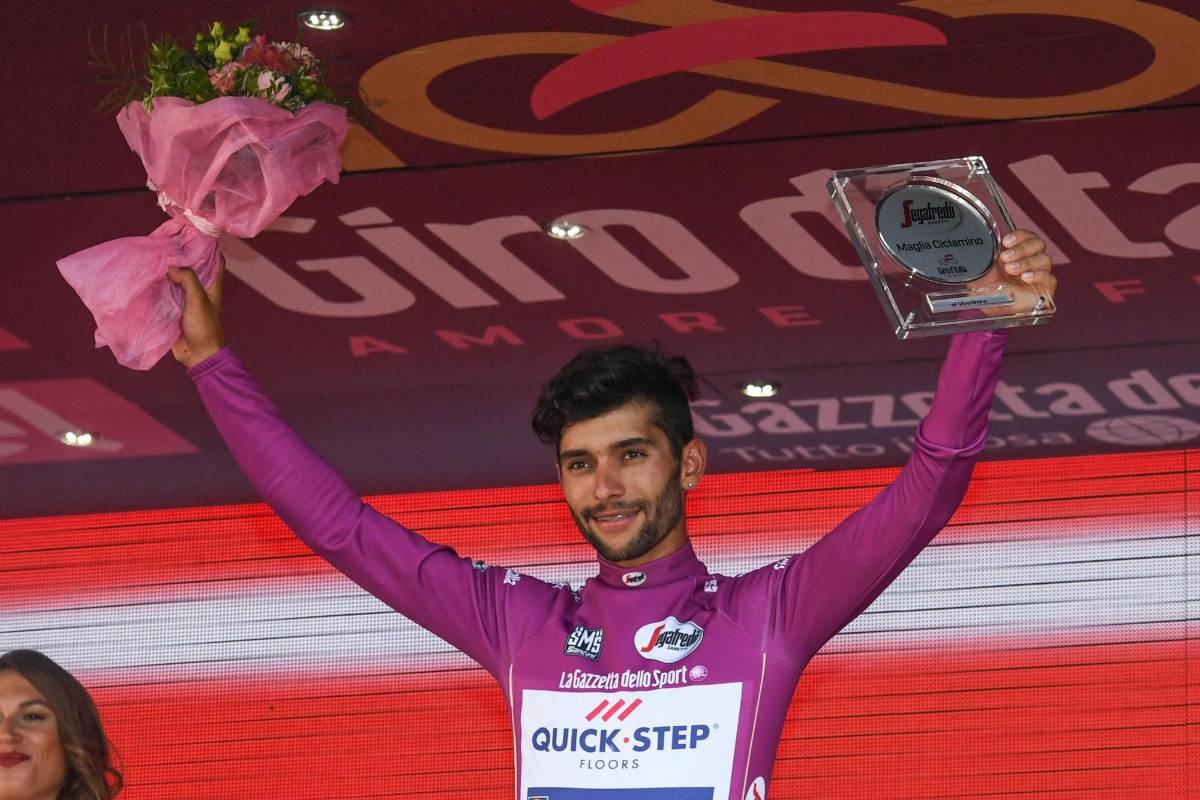 El antioqueño Fernando Gaviria, que por primera vez corría en una de las tres vueltas grandes, se quedó con la camiseta del mejor ciclista por puntos. FOTO EFE