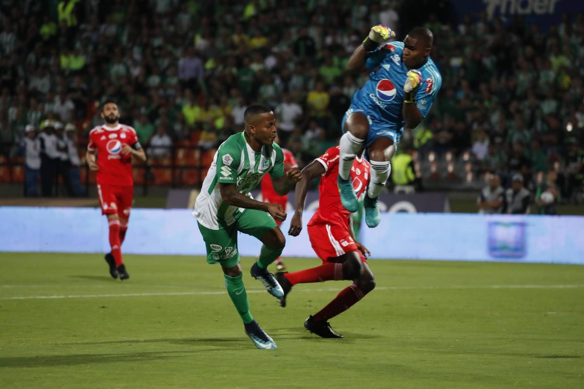 Nacional sufrió para vencer a un defensivo América de Cali. El equipo de Almirón volvió a la victoria luego de dos fechas. FOTO RÓBINSON SÁENZ
