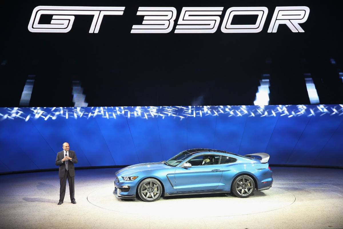 Junto con el anterior modelo, Ford reveló otros dos vehículos de alto rendimiento, el Mustang Shelby GT350R...