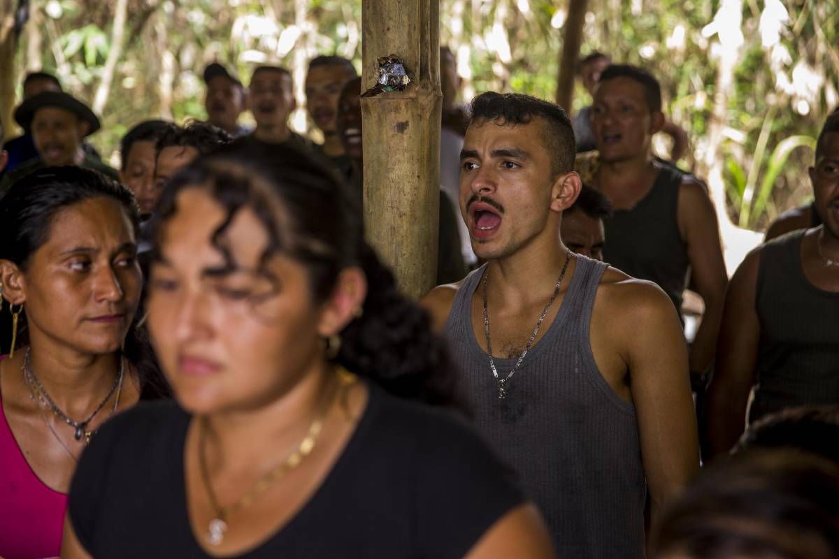 La mezcla de las voces entre hombres y mujeres permite que se logre la armonía entre los tonos graves y los agudos. Foto: Esteban Vanegas