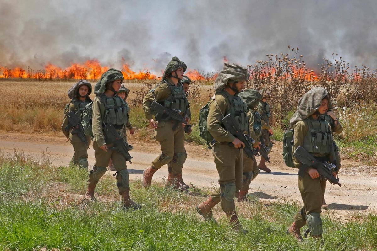 Luego del anuncio de Estados Unidos de abrir una embajada en Jerusalén, cientos de palestinos iniciaron protestas en la franja de Gaza, lo que llevó a una represión con armas letales del ejército israelí que ya deja más de 58 muertos y 2.700 heridos por las balas. Foto: AFP