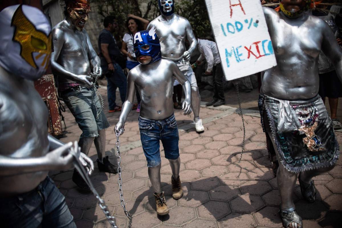 Un ritual que originalmente se realizó para buenas cosechas, este año también es para honrar al cercano volcán Popocatépetl. FOTO: AFP