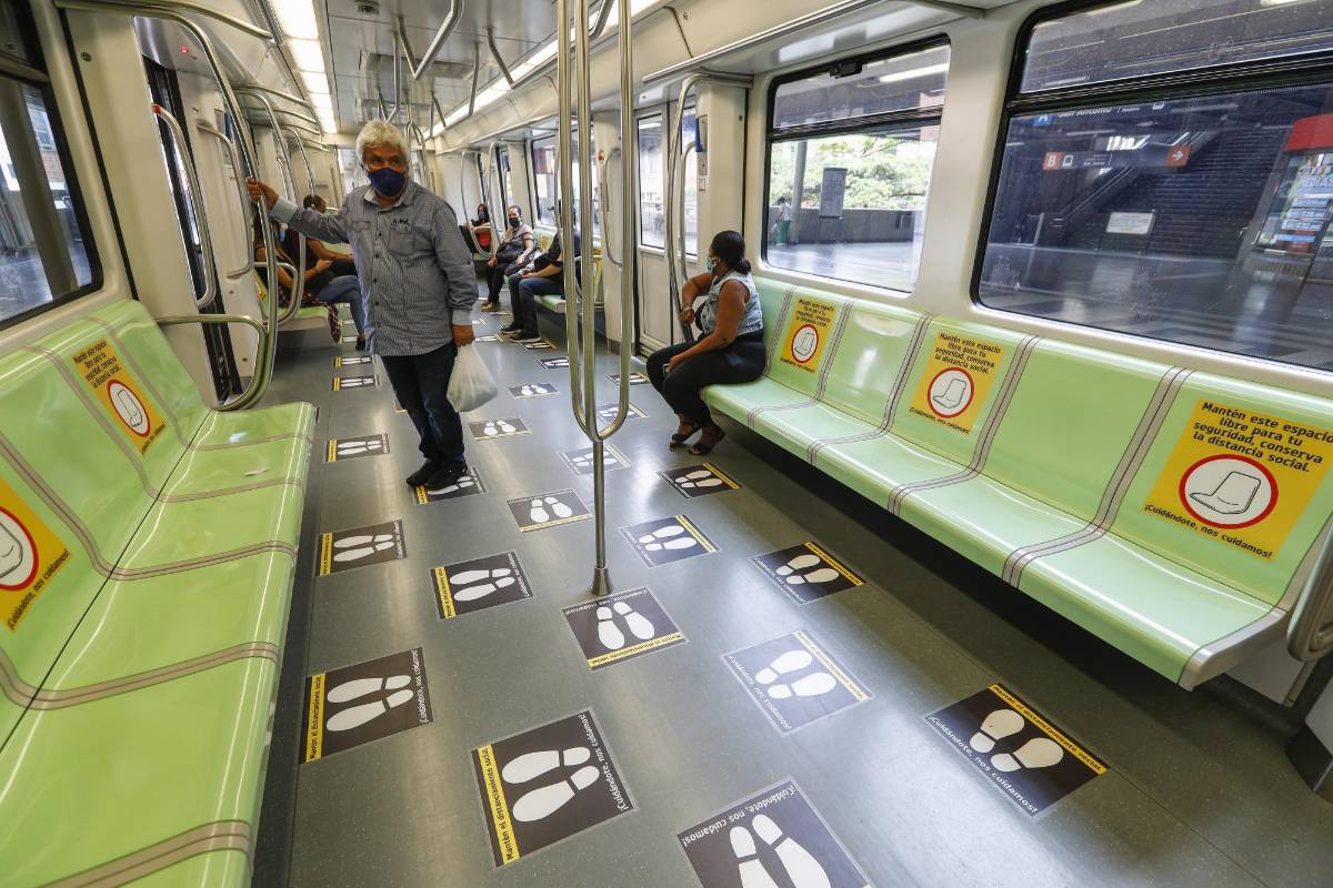 Permitirá un aforo de hasta el 35% en trenes, tranvías, buses y cabinas de metrocable para evitar aglomeraciones. Foto: Manuel Saldarriaga Quintero