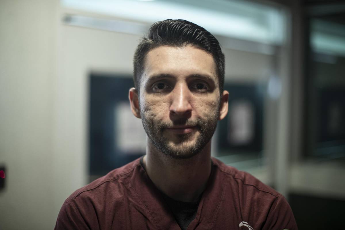 Juan Pablo López, 34 años, jefe médico del servicio de urgencias, urgentólogo desde 2005 en la clínica Las Américas. Foto: Esteban Vanegas