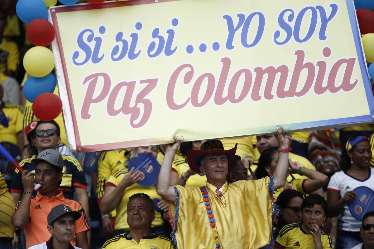 Desde tempranas horas, las tribunas del ‘Metro’ se fueron pintando de amarillo, azul y rojo. FOTO COLPRENSA