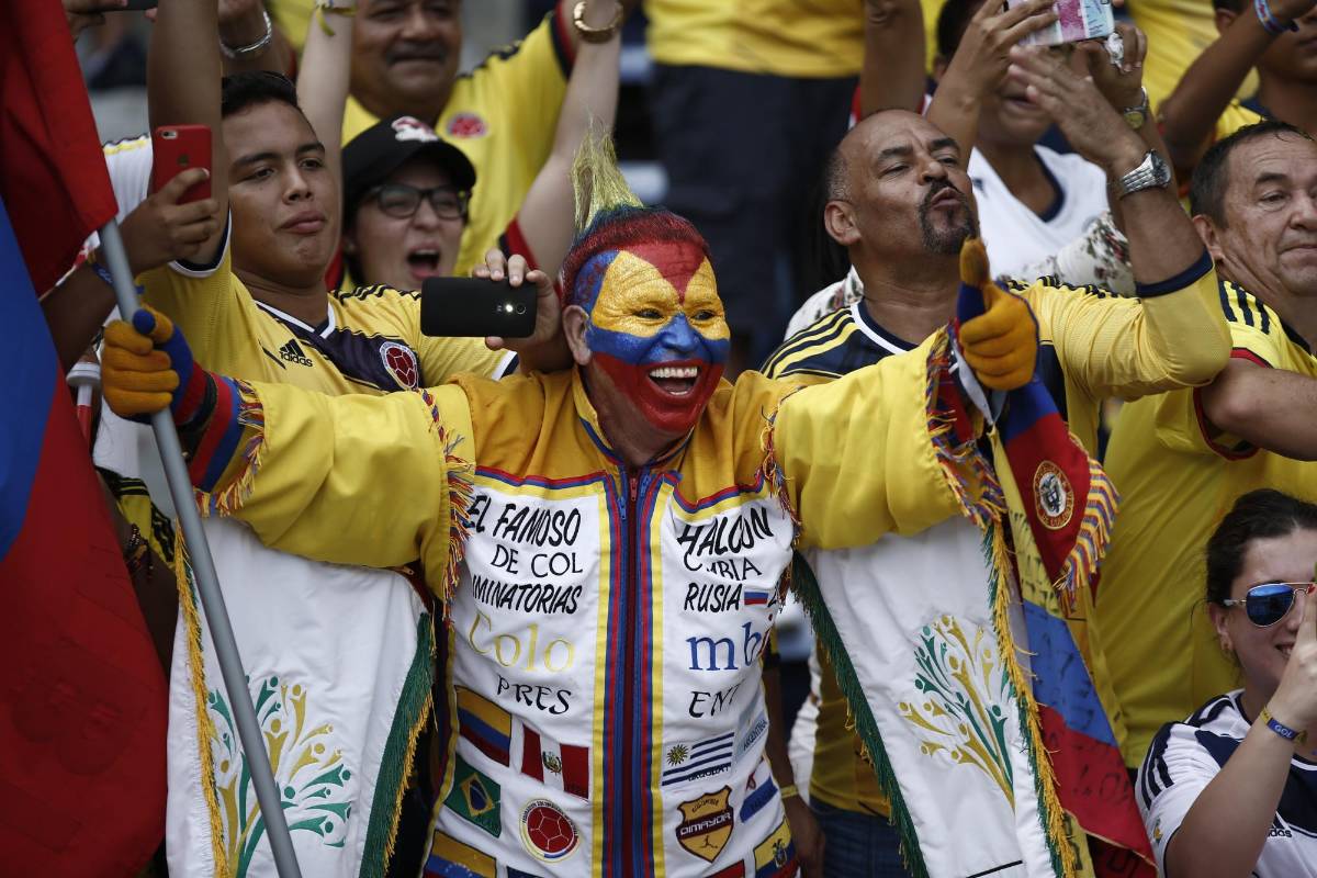 Desde tempranas horas, las tribunas del ‘Metro’ se fueron pintando de amarillo, azul y rojo. FOTO COLPRENSA