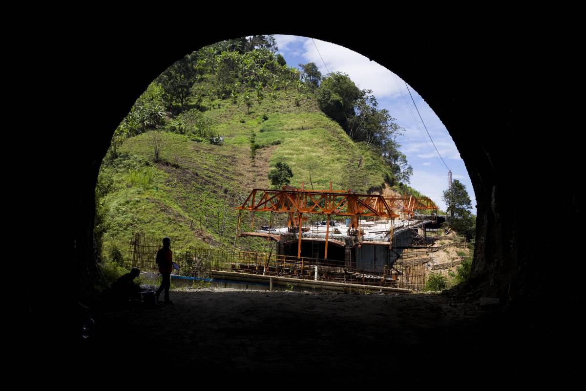 El proyecto se empezó a construir en diciembre de 2008 por la Unión Temporal Segundo Centenario. El contrato inicial tuvo un costo de 612.000 millones de pesos. FOTO: ESTEBAN VANEGAS