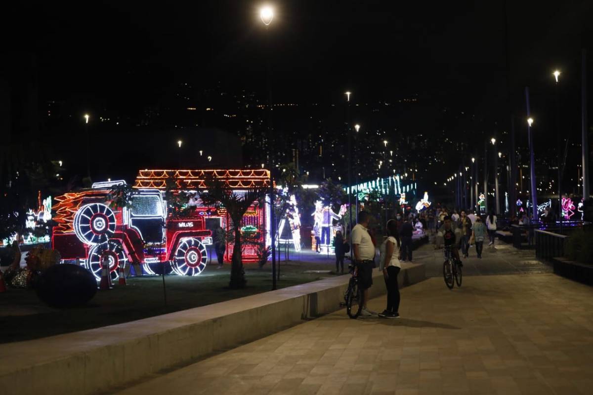 “Este año, los alumbrados buscan hacer un homenaje a toda la diversidad natural y cultural que tiene Colombia al exhibir los diferentes paisajes, animales, festividades y tradiciones de los diferentes pueblos y regiones del país”, explicó el gerente de EPM, Álvaro Guillermo Rendón López. Foto: Camilo Suárez 