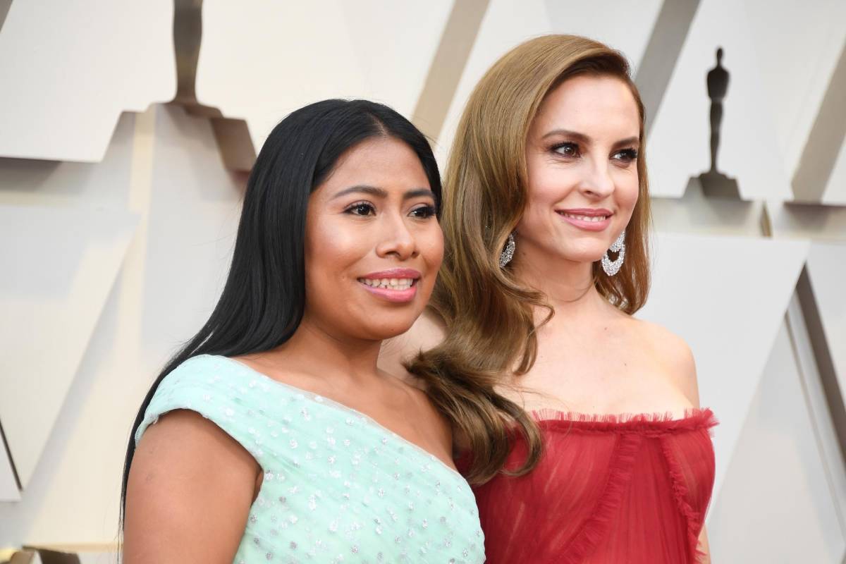 Yalitza Aparicio y Marina de Tavira, nominadas para esta ceremonia llegaron muy sobrias y elegantes a la gala. FOTO AFP