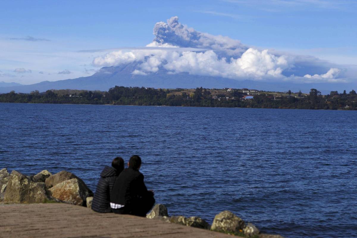 Precisó que se mantendrán todas las medidas de seguridad que se desplegaron a partir de la primera erupción del volcán, entre ellas una zona de exclusión de 20 kilómetros alrededor del macizo. 