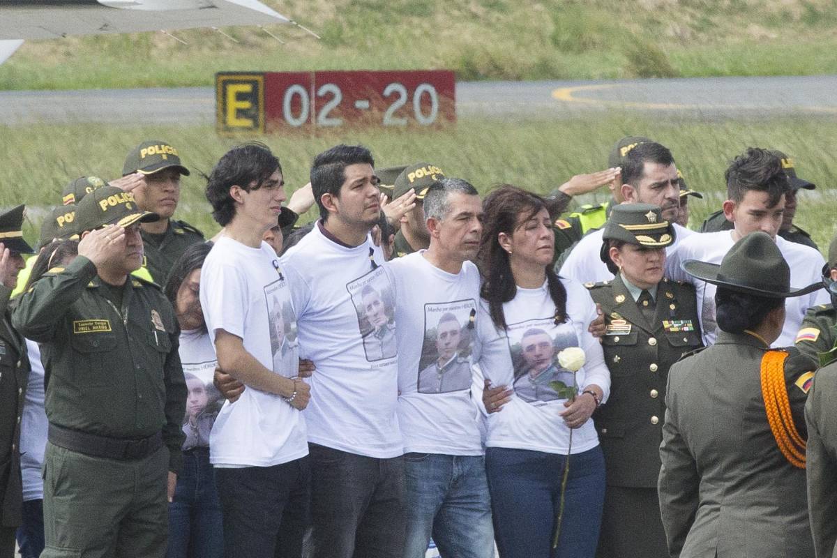 Familiares y amigos recibieron el cuerpo. Foto: Edwin Bustamante