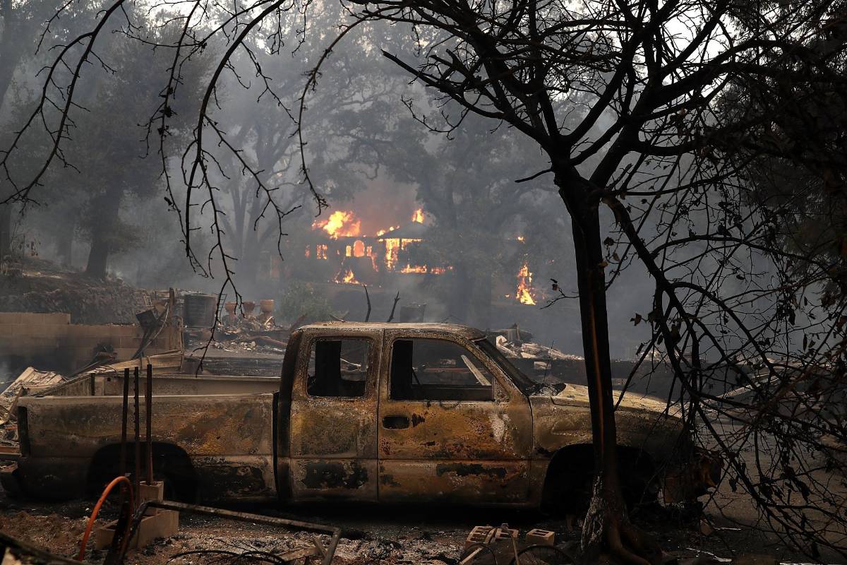 Hasta 1.500 edificios han sido destruidos y más de 103.000 personas se encuentran sin gas ni electricidad, especialmente en los condados de Napa y Sonoma, dos de las zonas más dañadas. FOTO EFE