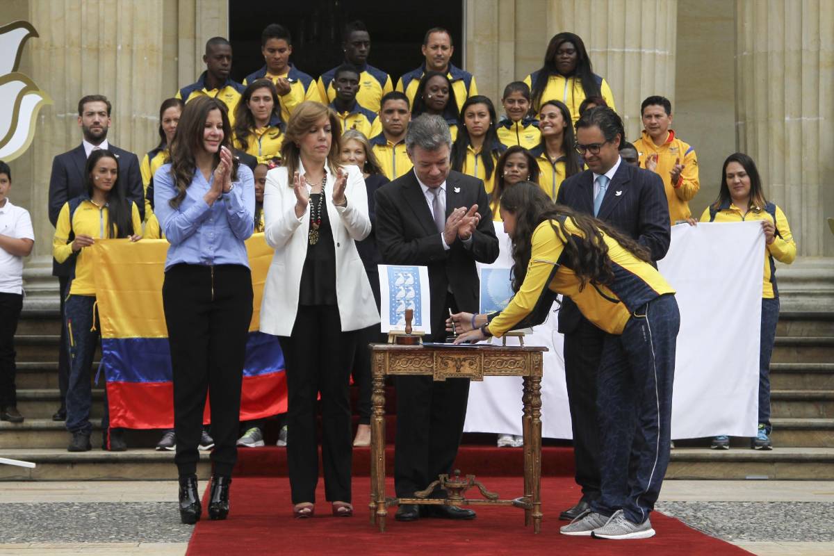 Santos comentó que el presidente del Comité Olímpico Colombiano, Baltazar Medina, le indicó que al momento el país tiene 138 atletas inscritos para las justas y que esa cifra podría aumentar a 142. Foto Colprensa