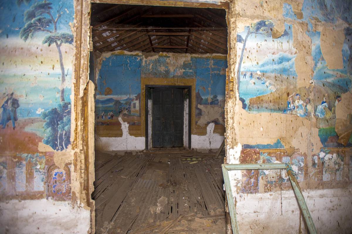 La casa, que es la más antigua de Santa Fe de Antioquia, la está consumiendo el tiempo y el olvido. Foto Juan Antonio Sánchez Ocampo