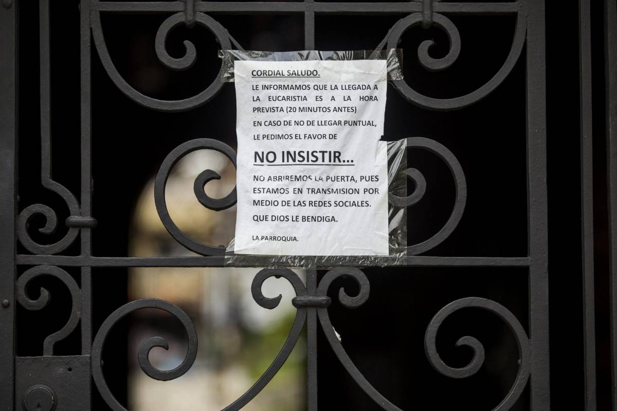 Para poder celebrar misas o cultos se deberá cumplir con medidas de bioseguridad como desinfección, tapabocas, distanciamiento físico y la no asistencia de menores de edad o población en alto riesgo. FOTO JULIO HERRERA