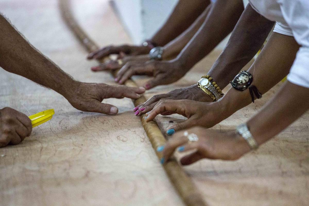 El récord anterior, también logrado por “Cueto”, estaba en los 81,80 metros de largo en un habano que confeccionó en 2011, con lo que supera por poco más de ocho metros su anterior marca. FOTO AP
