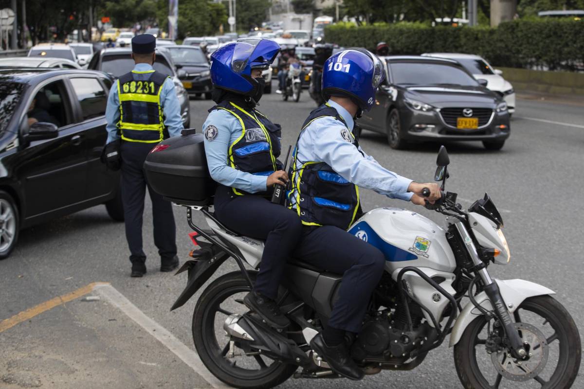 El departamento de Antioquía vivió una jornada plan retorno tranquila según las entidades de transporte, las calles y carreteras estuvieron acompañadas por el Ejército, Policía y Secretaría de Movilidad. Foto Manuel Saldarriaga