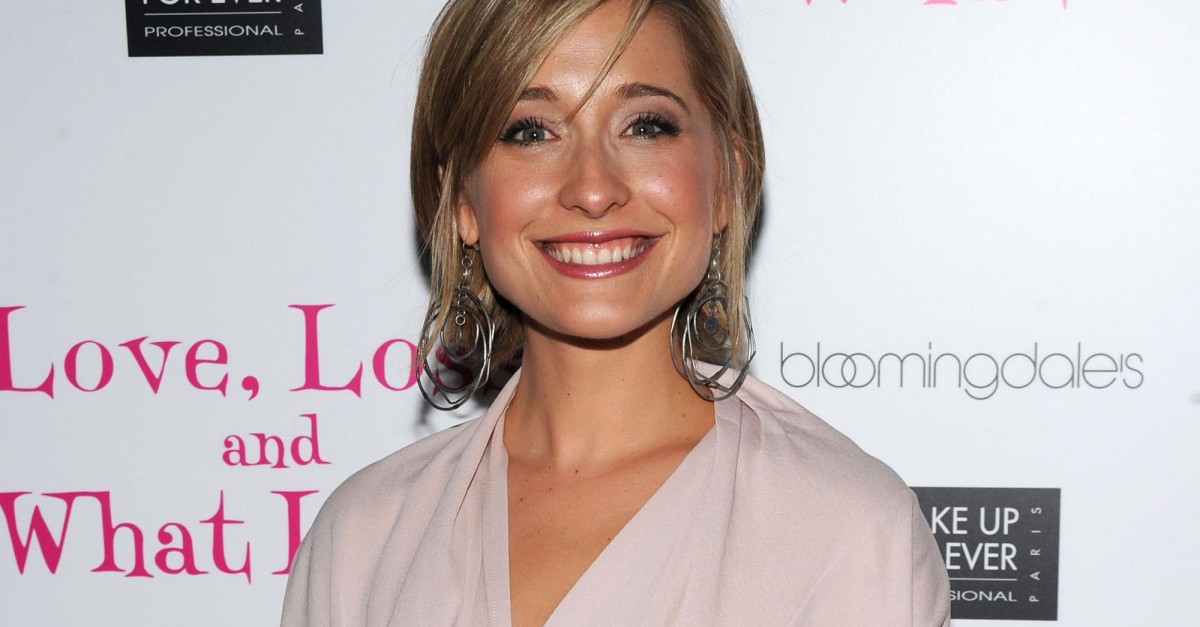 Arrestan A La Actriz Allison Mack De “smallville” Por Supuesto Tráfico Sexual 