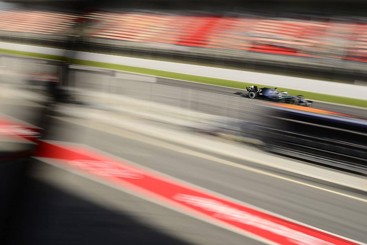 El pilotofFinlandés de Mercedes, Valtteri Bottas, participa en las pruebas para la nueva temporada del Gran Premio de Fórmula Uno en el circuito de Cataluña. Foto: AFP