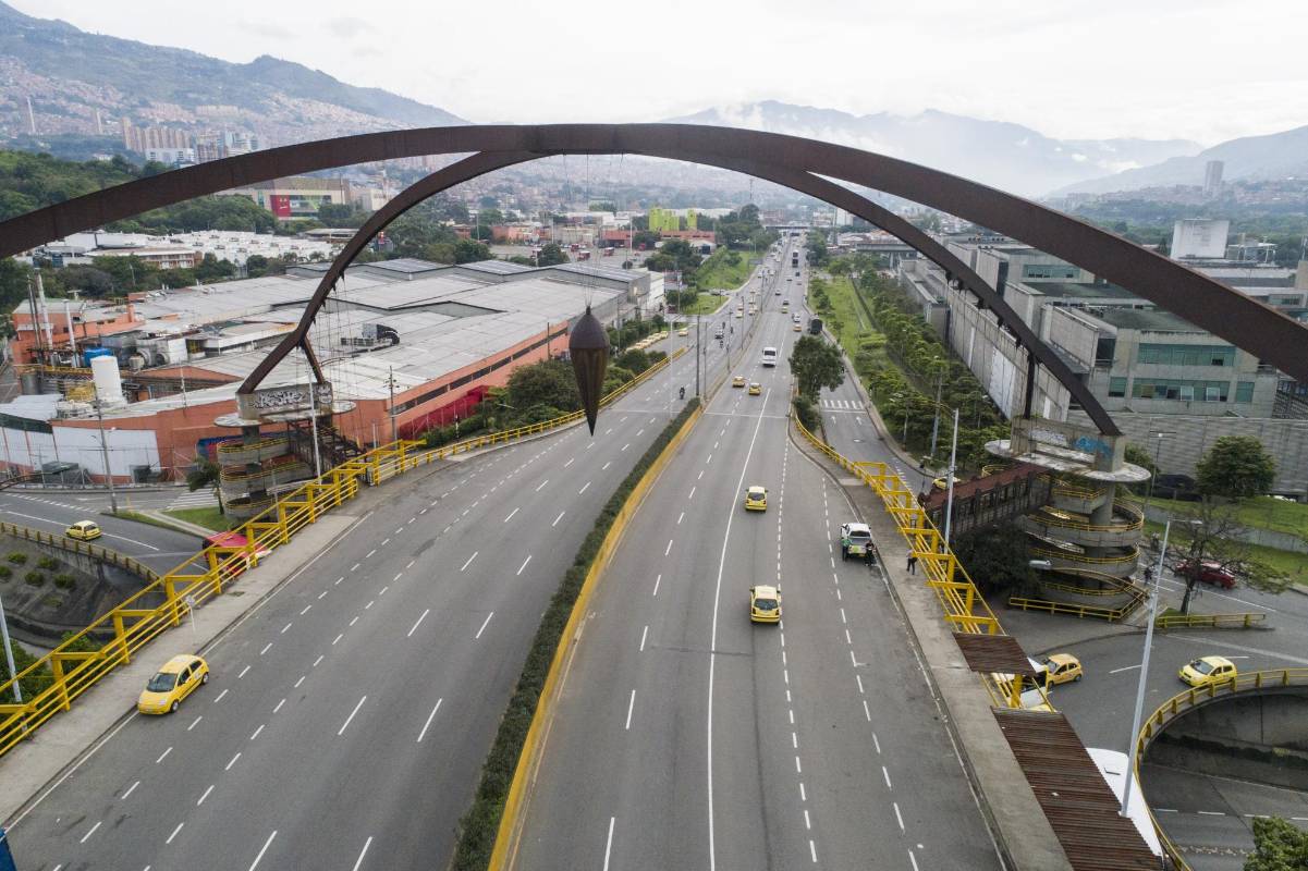 Puente de Punto Cero en el norte de Medellín. Foto: Esteban Vanegas