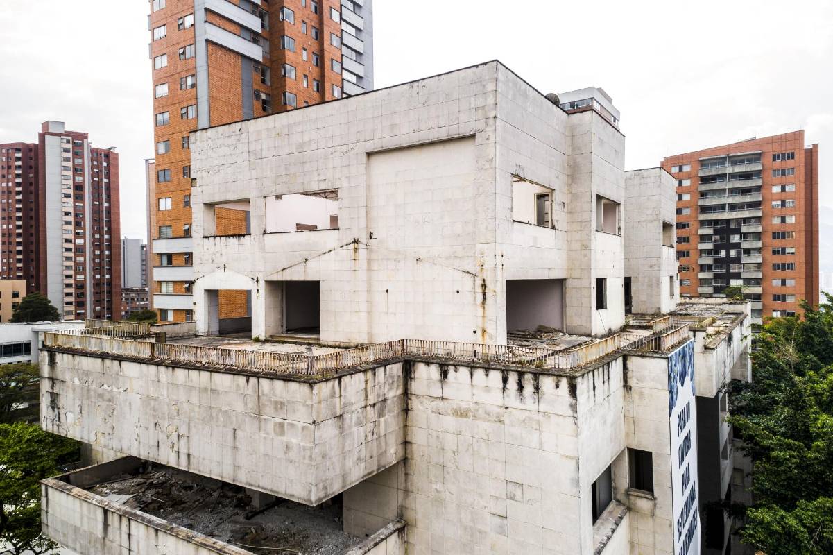 El viernes, a partir de las 6:00 de la mañana, comenzará la evacuación en en el barrio Santa María de los Ángeles de los edificios ubicados a 100 metros a la redonda del edificio Mónaco. FOTOS JUAN DAVID ÚSUGA