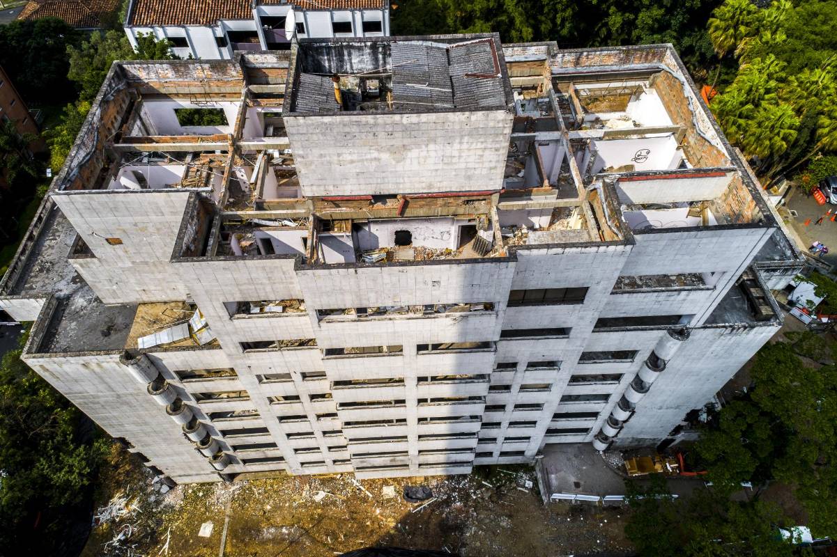 El viernes, a partir de las 6:00 de la mañana, comenzará la evacuación en en el barrio Santa María de los Ángeles de los edificios ubicados a 100 metros a la redonda del edificio Mónaco. FOTOS JUAN DAVID ÚSUGA