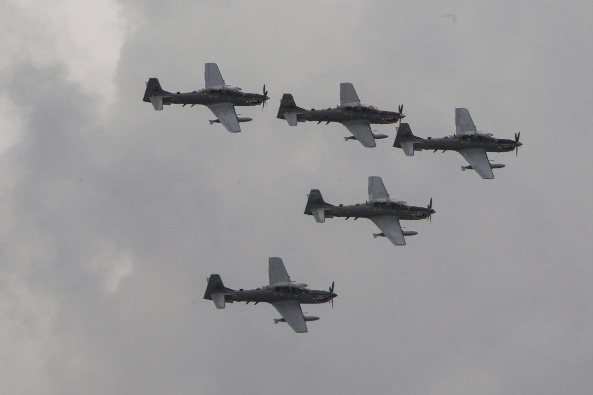 El aniversario 97 de la Fuerza Aérea se celebró con un espectáculo aéreo en Antioquia. FOTOS JAIME PÉREZ