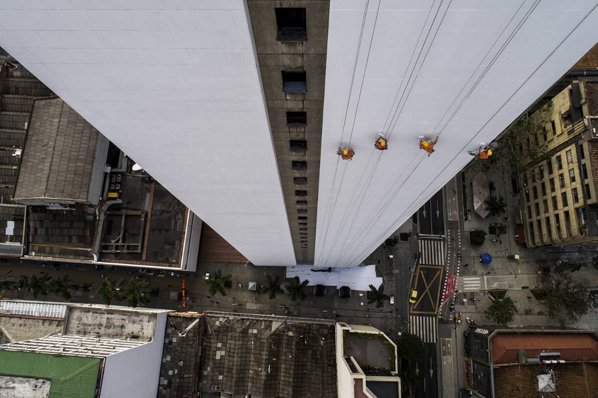 El edificio es uno de los más altos de la ciudad con 175 metros de altura. Esteban Vanegas